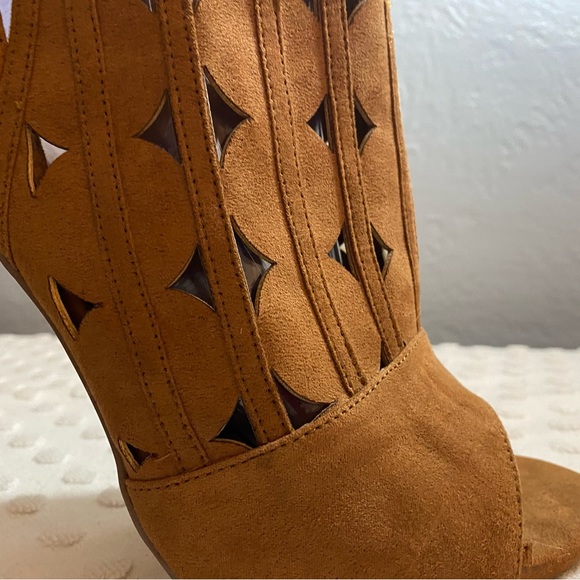 Isabella Rue Heel - Picture 6 of 8